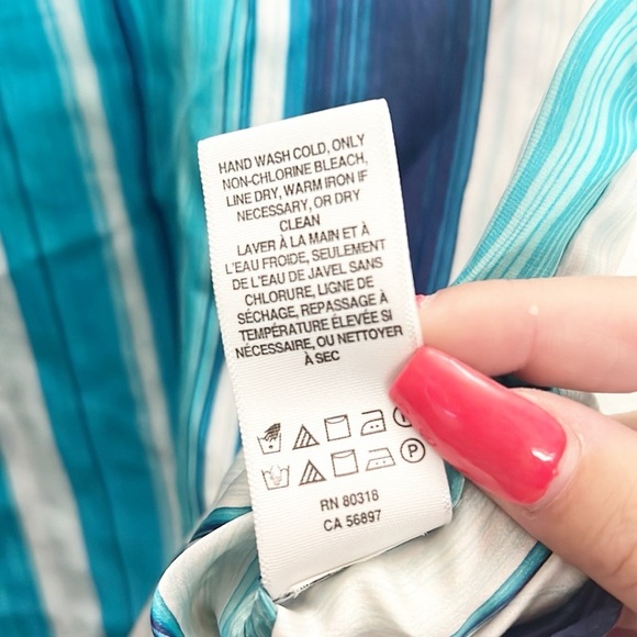 Lucky Brand Blue Striped Cap Sleeve Women’s Blouse With Button Closure & Keyhole - Picture 4 of 9